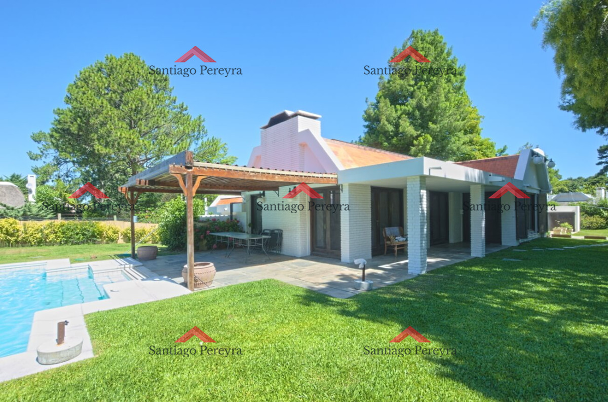 Casa ID.14422 - Casa de 4 dormitorios con piscina climatizada en alquiler