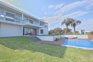 Casa en venta - Punta Piedras