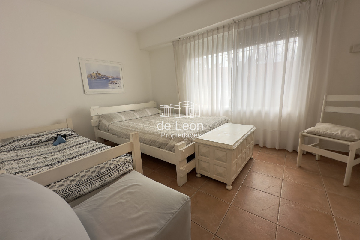 Casa ID.14865 - Casa de 4 dormitorios en venta Playa Mansa