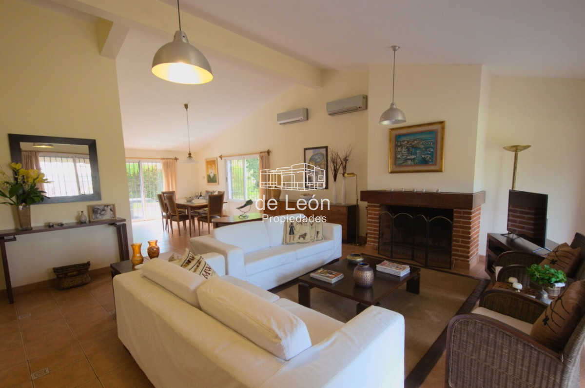 Casa ID.14865 - Casa de 4 dormitorios en venta Playa Mansa