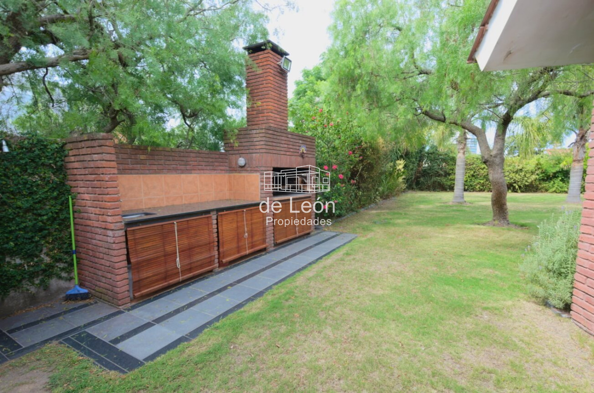 Casa ID.14865 - Casa de 4 dormitorios en venta Playa Mansa