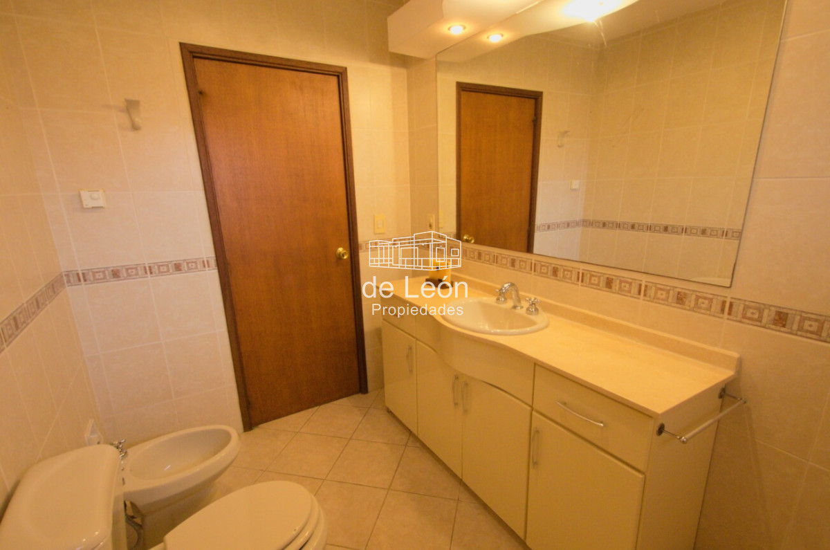 Casa ID.14865 - Casa de 4 dormitorios en venta Playa Mansa