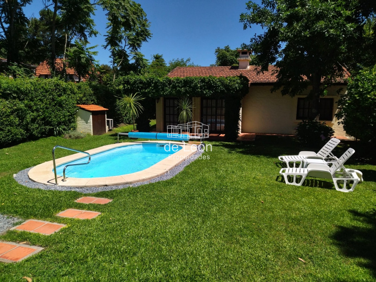 Casa ID.14859 - Casa en venta - Playa Mansa - 4 dormitorios