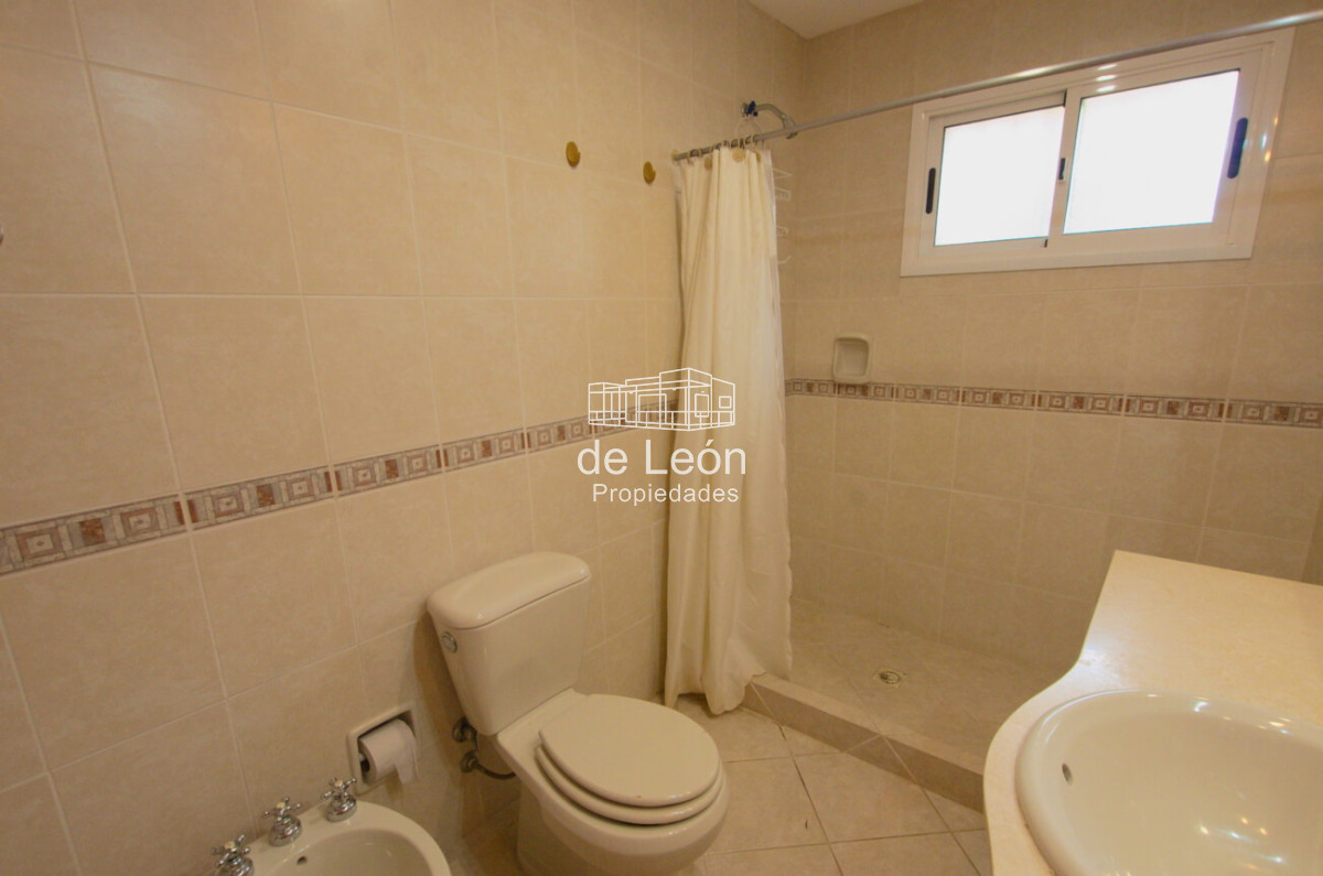 Casa ID.14865 - Casa de 4 dormitorios en venta Playa Mansa