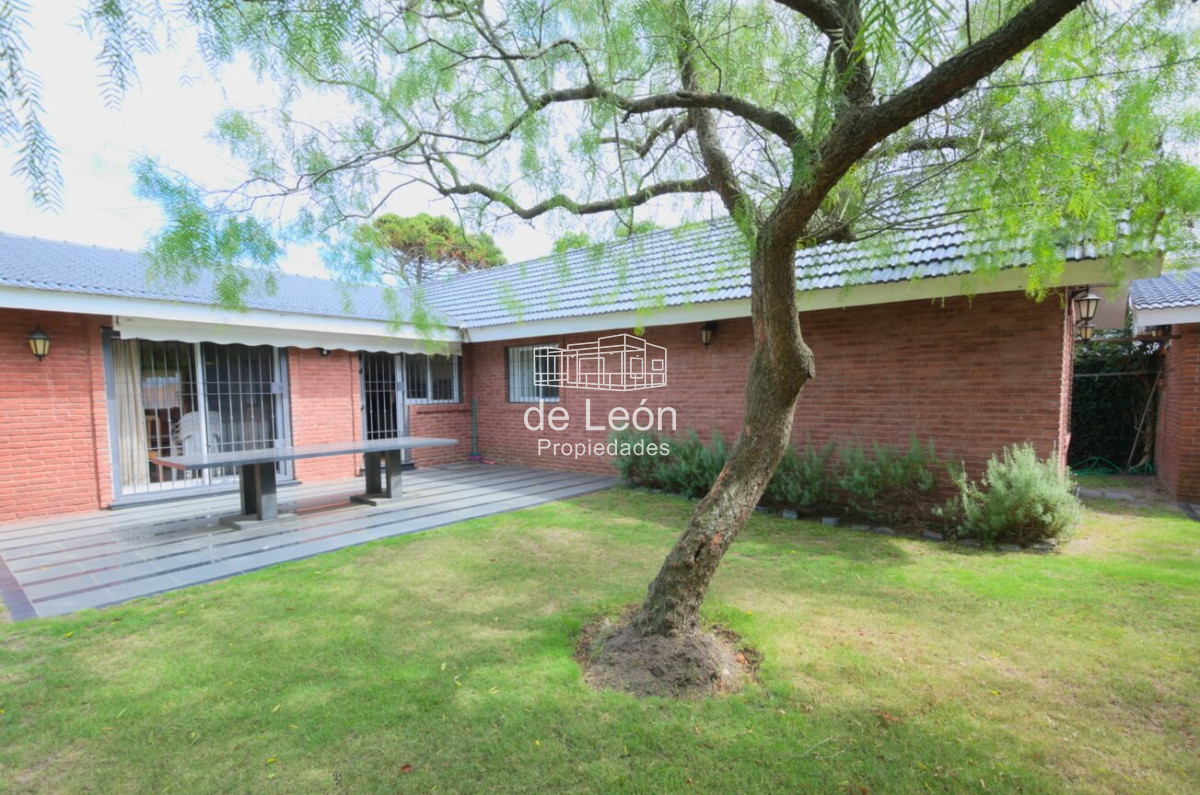 Casa ID.14865 - Casa de 4 dormitorios en venta Playa Mansa