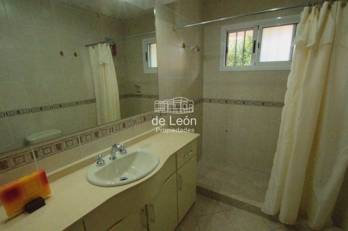Casa ID.14865 - Casa de 4 dormitorios en venta Playa Mansa