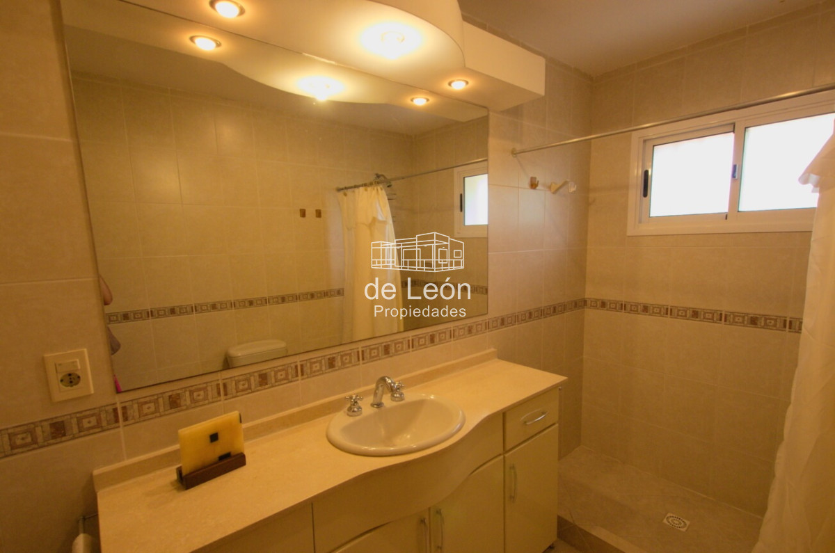 Casa ID.14865 - Casa de 4 dormitorios en venta Playa Mansa