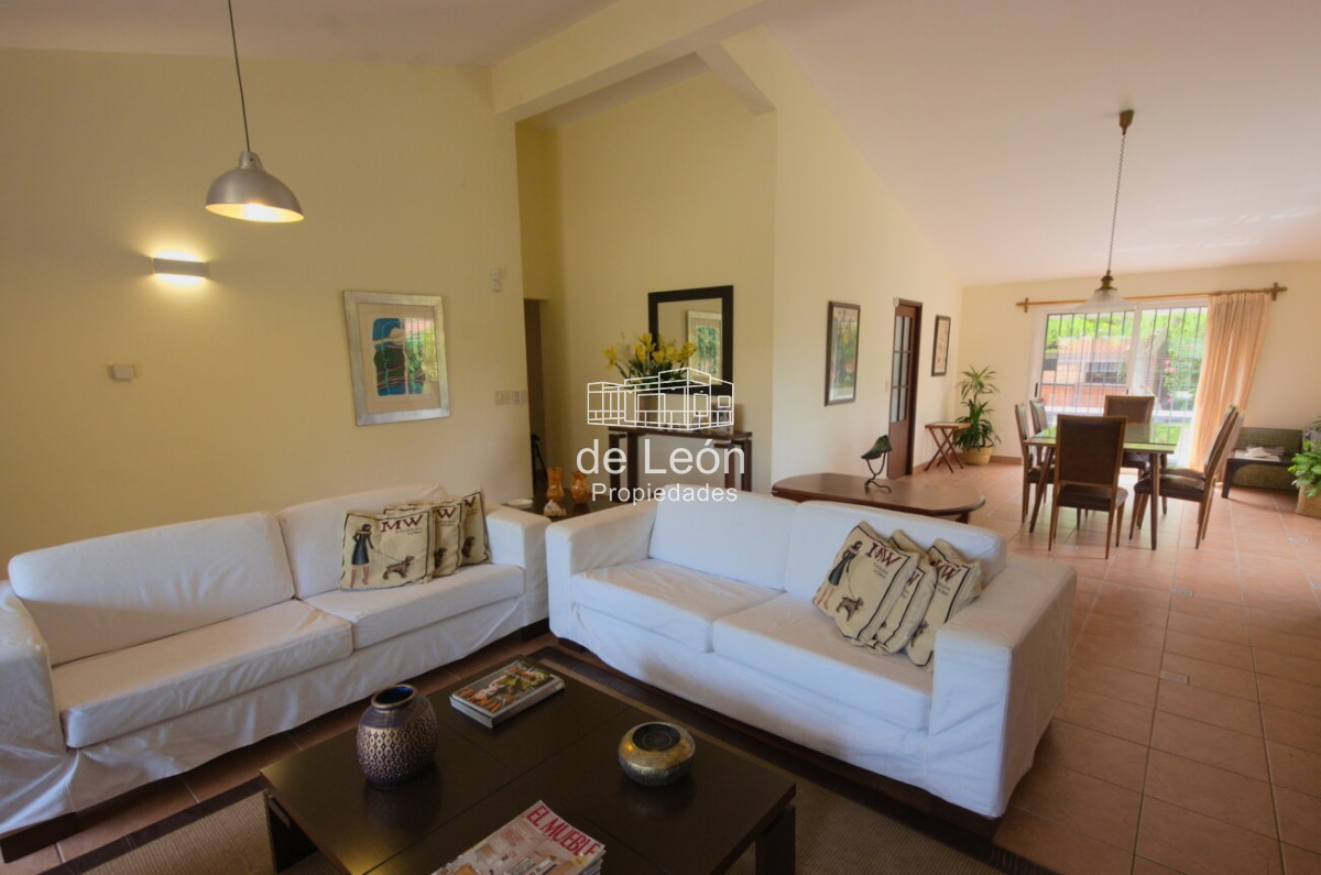 Casa ID.14865 - Casa de 4 dormitorios en venta Playa Mansa