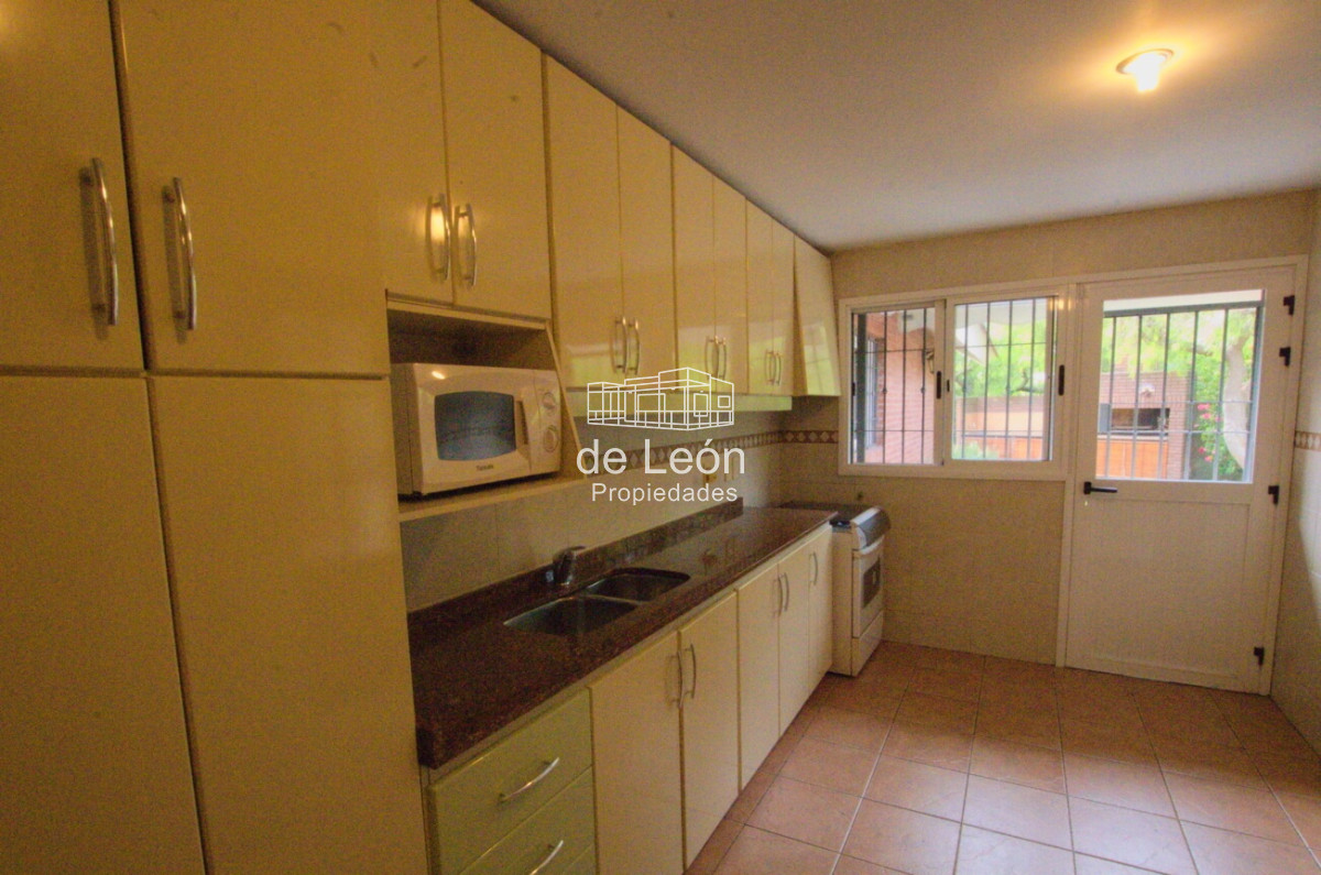 Casa ID.14865 - Casa de 4 dormitorios en venta Playa Mansa
