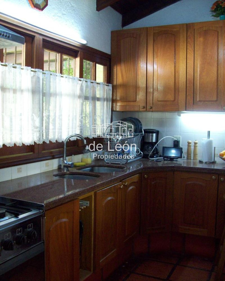 Casa ID.14859 - Casa en venta - Playa Mansa - 4 dormitorios