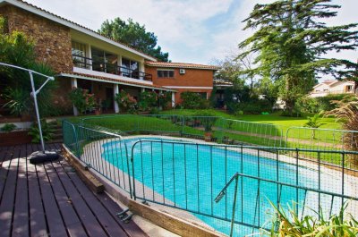 Casa en venta, 5 dormitorios con piscina, Playa Mansa