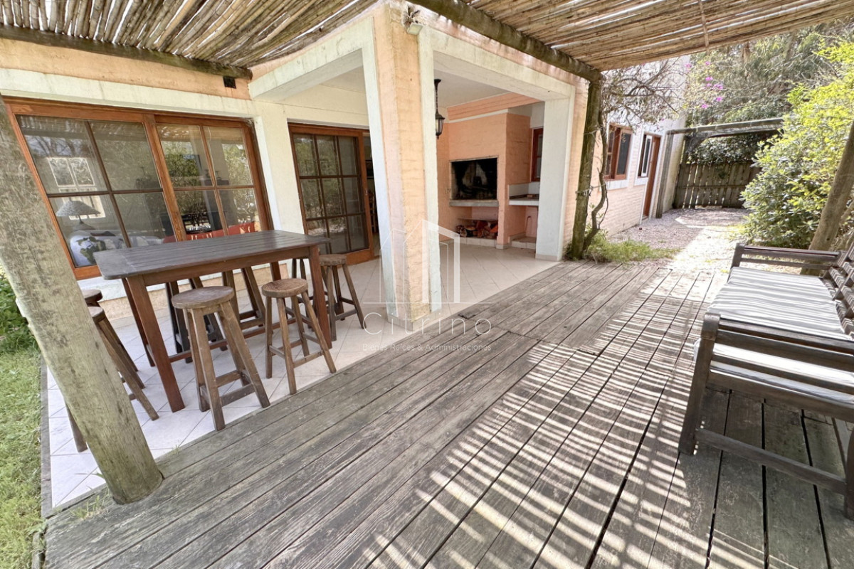 Casa ID.84 - Casa en alquiler 4 dormitorios con piscina en La Barra