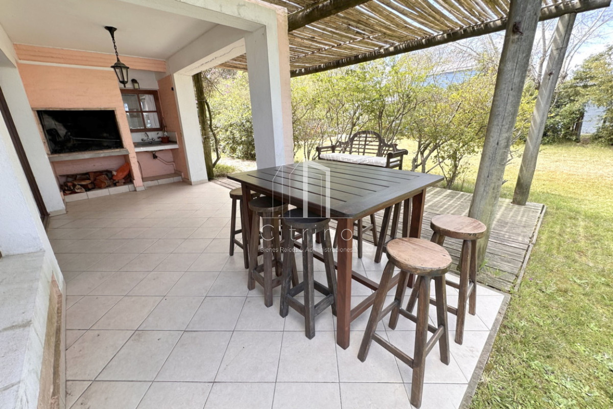 Casa ID.84 - Casa en alquiler 4 dormitorios con piscina en La Barra