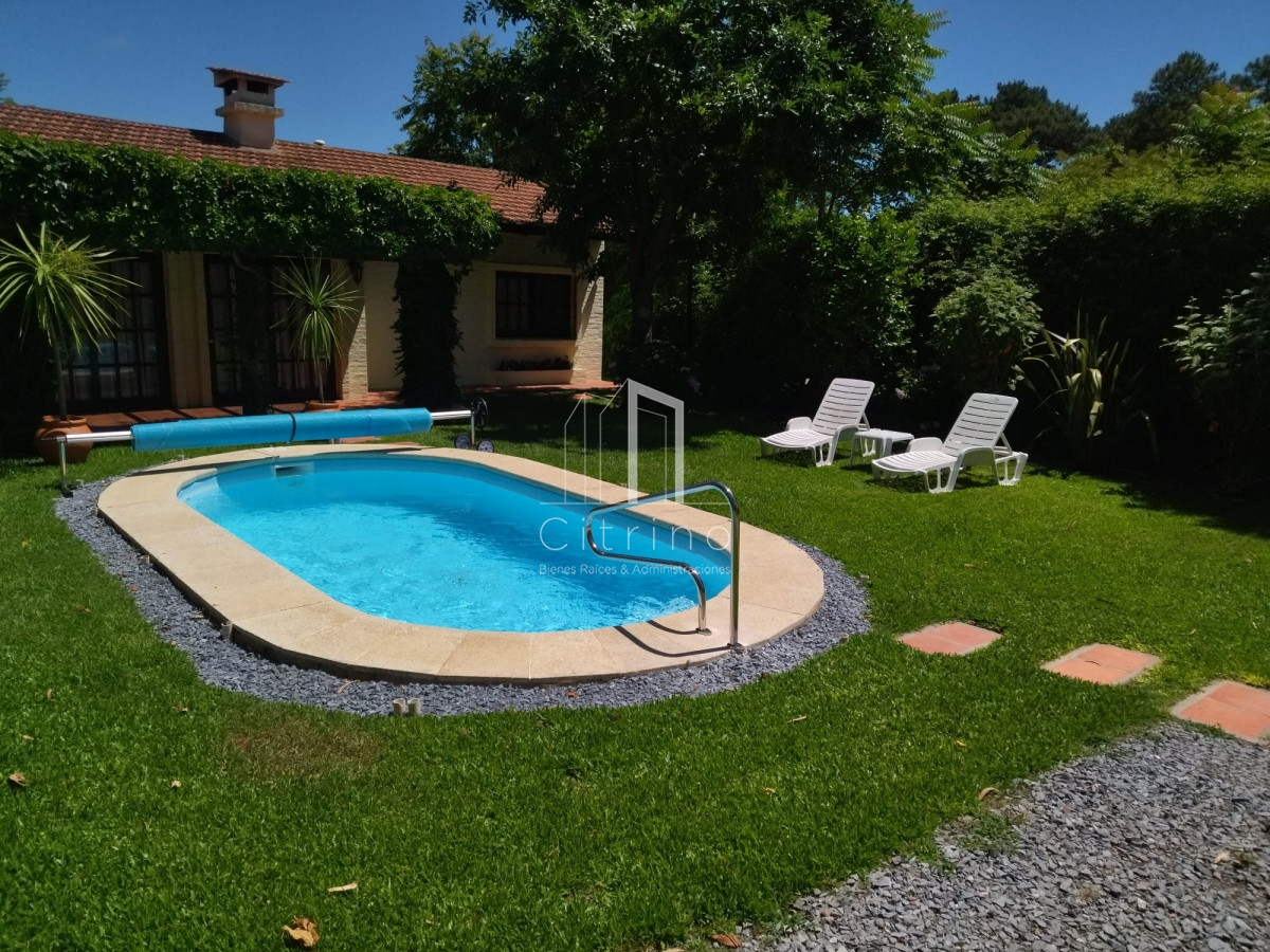 Casa ID.261 - Casa en venta - Playa Mansa - 4 dormitorios - piscina climatizada