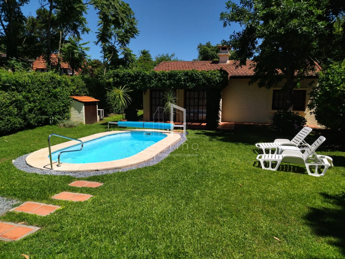 Casa ID.261 - Casa en venta - Playa Mansa - 4 dormitorios - piscina climatizada