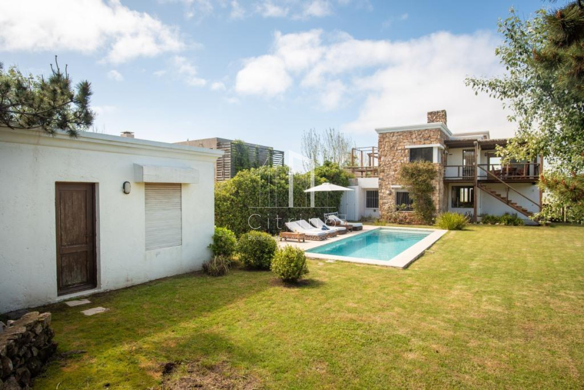 Casa ID.263 - Casa en venta 4 dormitorios