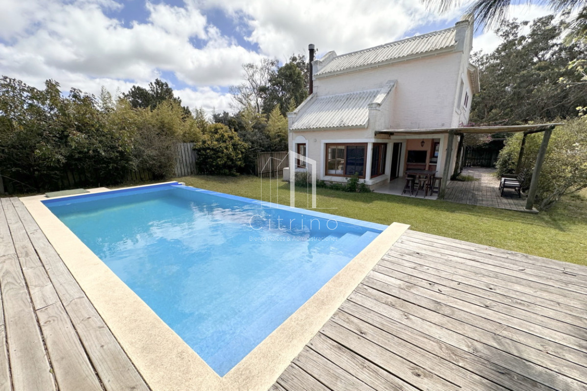 Casa ID.84 - Casa en alquiler 4 dormitorios con piscina en La Barra