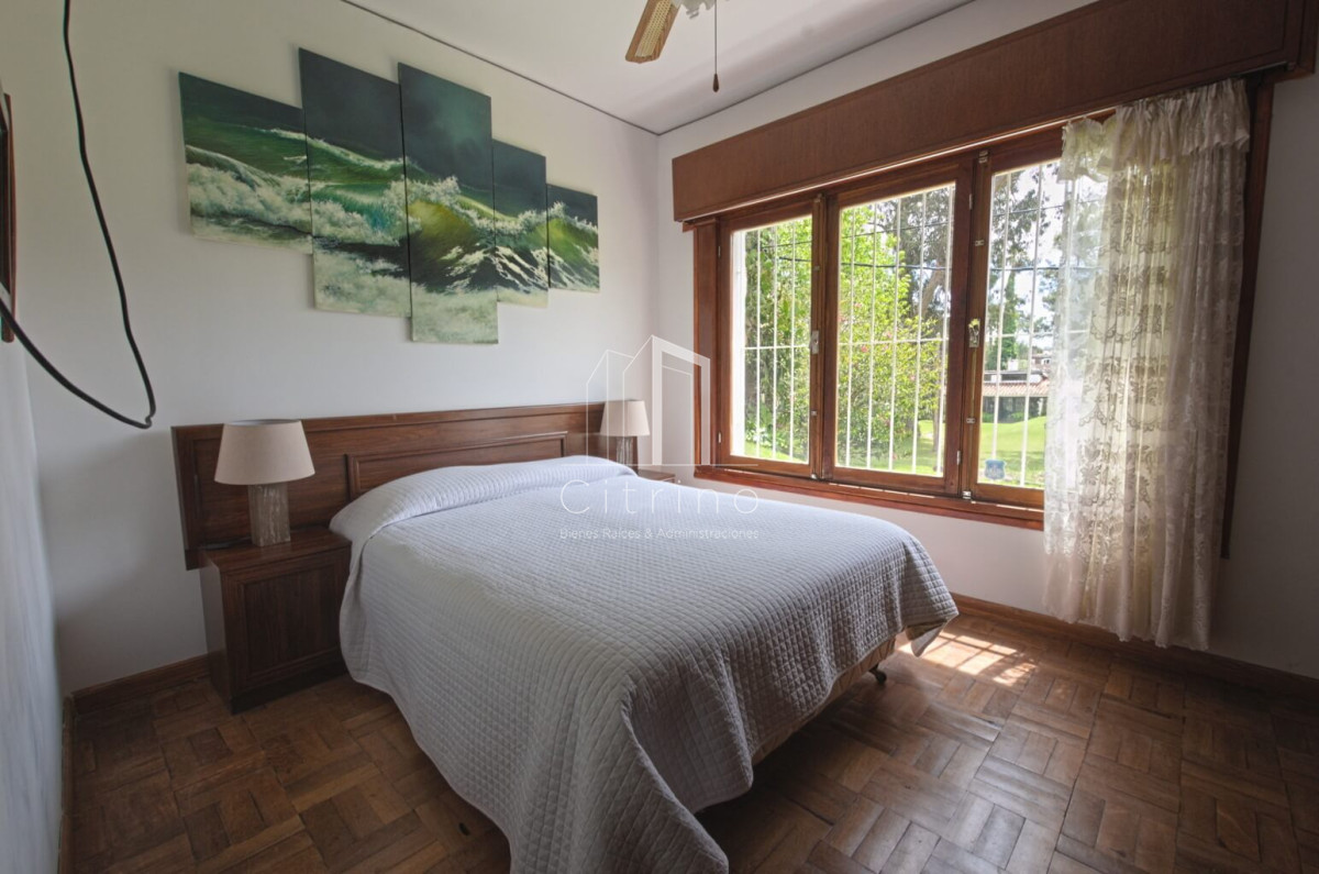 Casa ID.257 - Casa en alquiler Punta del Este playa Mansa, 2 dormitorios y parrillero