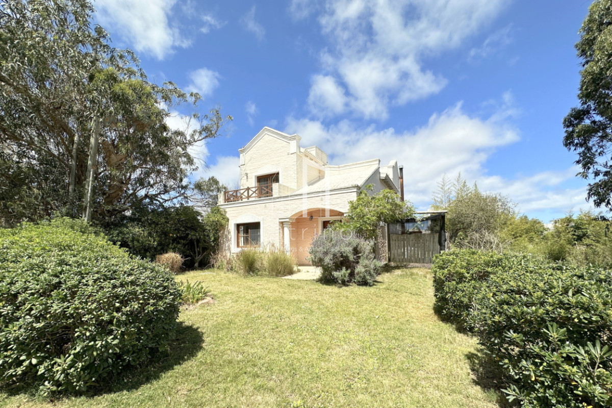 Casa ID.84 - Casa en alquiler 4 dormitorios con piscina en La Barra
