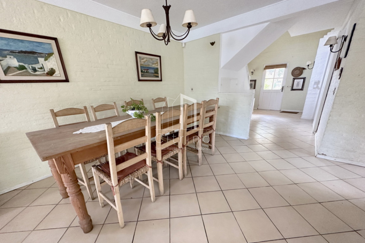Casa ID.84 - Casa en alquiler 4 dormitorios con piscina en La Barra