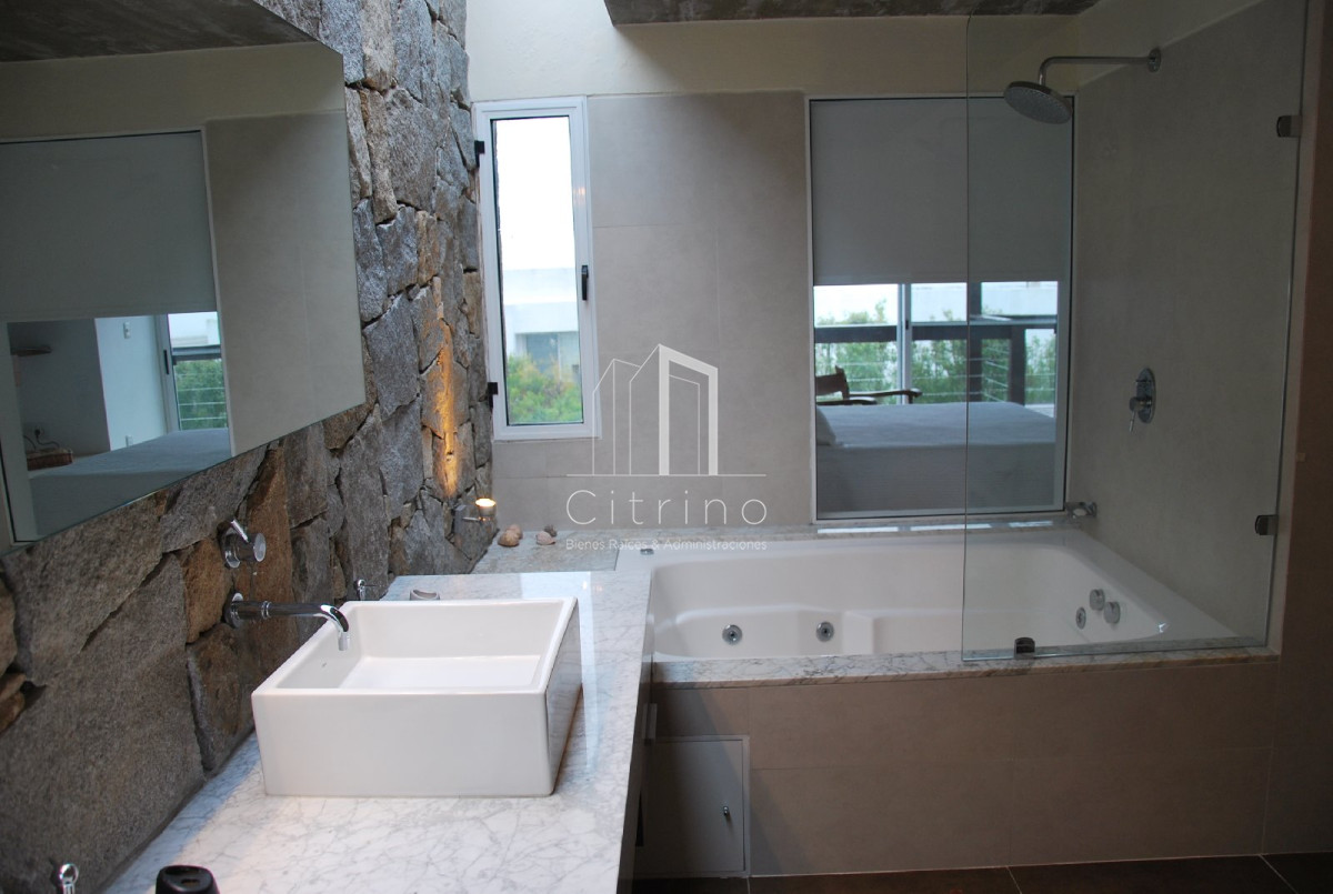 Casa ID.996 - Casa en venta - Punta Piedras