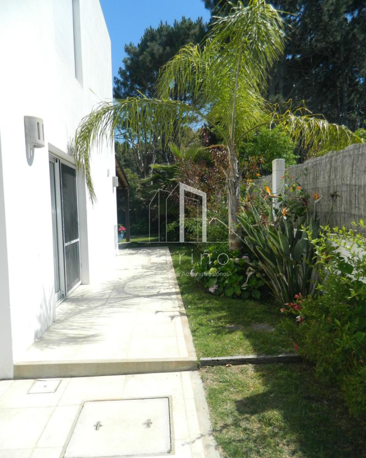 Casa ID.966 - Casa en alquiler 4 dormitorios La Barra