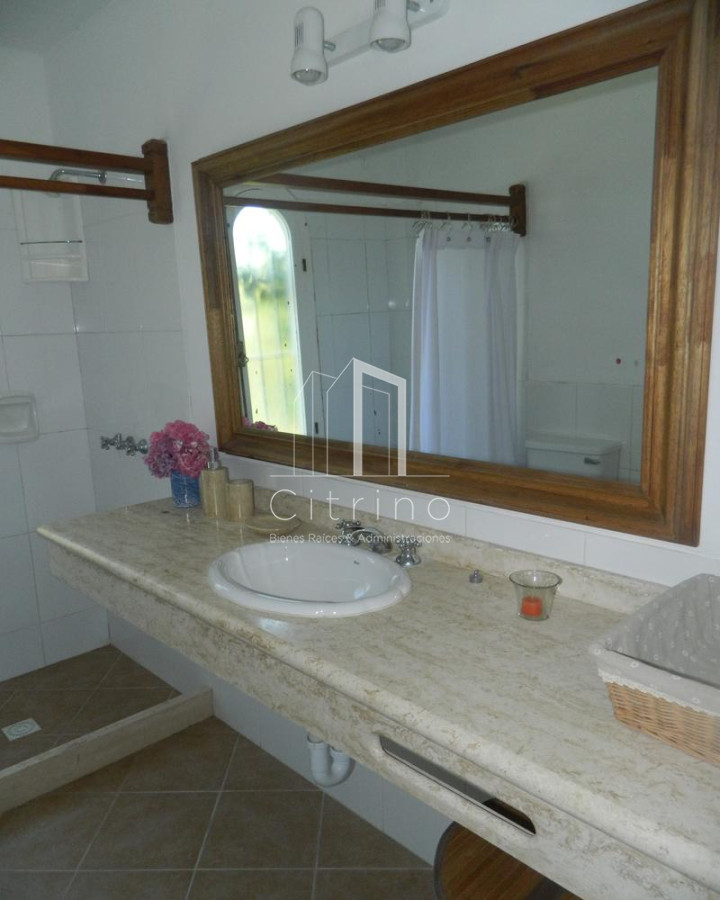 Casa ID.967 - Casa en alquiler de 2 dormitorios 