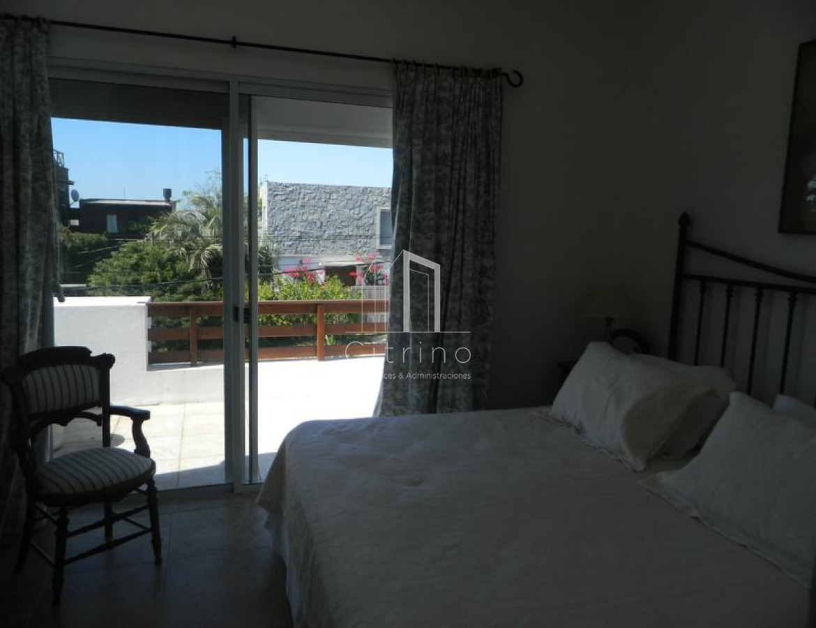 Casa ID.965 - Casa 4 dormitorios en alquiler La Barra