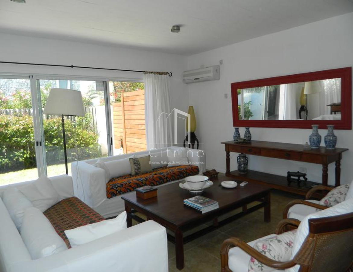 Casa ID.965 - Casa 4 dormitorios en alquiler La Barra