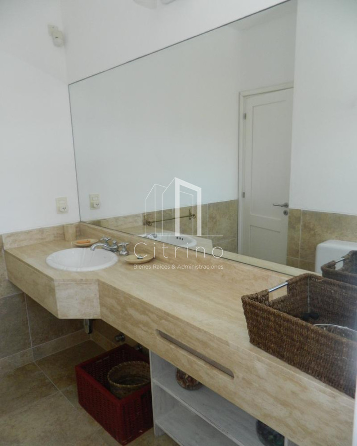 Casa ID.965 - Casa 4 dormitorios en alquiler La Barra