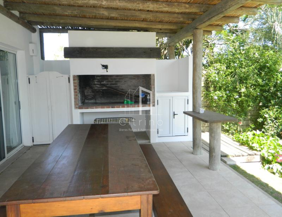 Casa ID.965 - Casa 4 dormitorios en alquiler La Barra