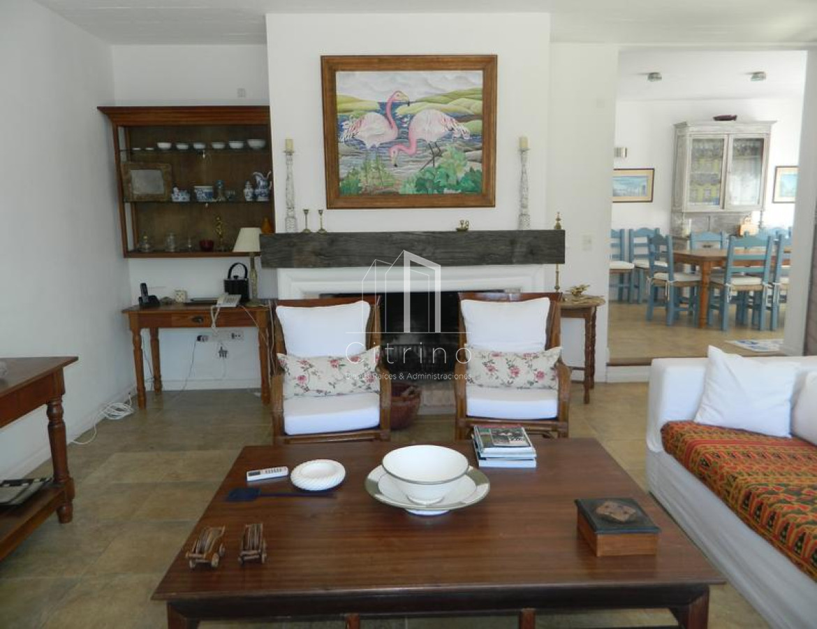 Casa ID.965 - Casa 4 dormitorios en alquiler La Barra