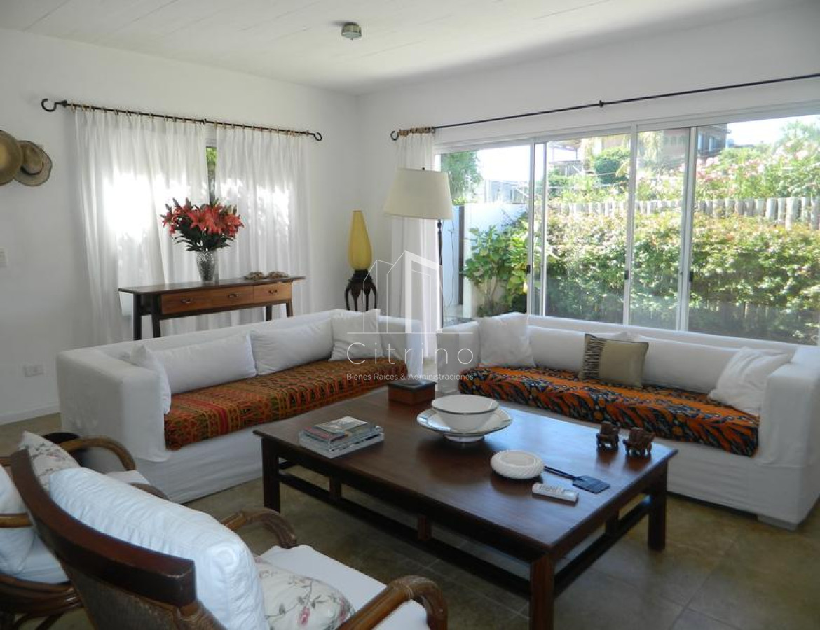 Casa ID.965 - Casa 4 dormitorios en alquiler La Barra