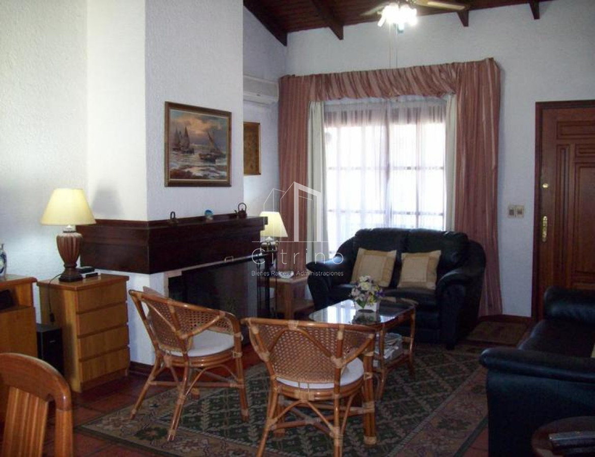 Casa ID.261 - Casa en venta - Playa Mansa - 4 dormitorios - piscina climatizada