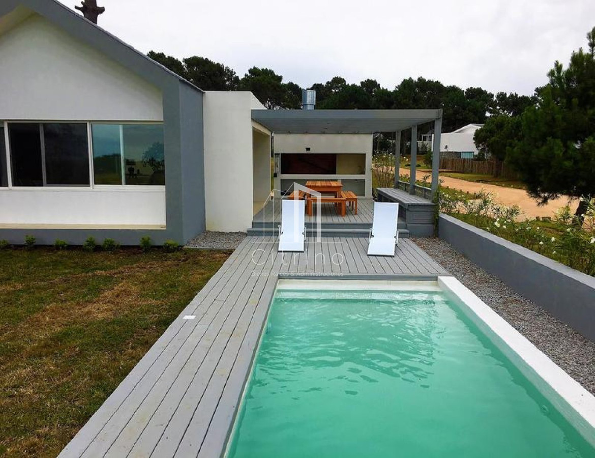 Casa ID.995 - Casa de 5 dormitorios en barrio privado Pinar del Faro