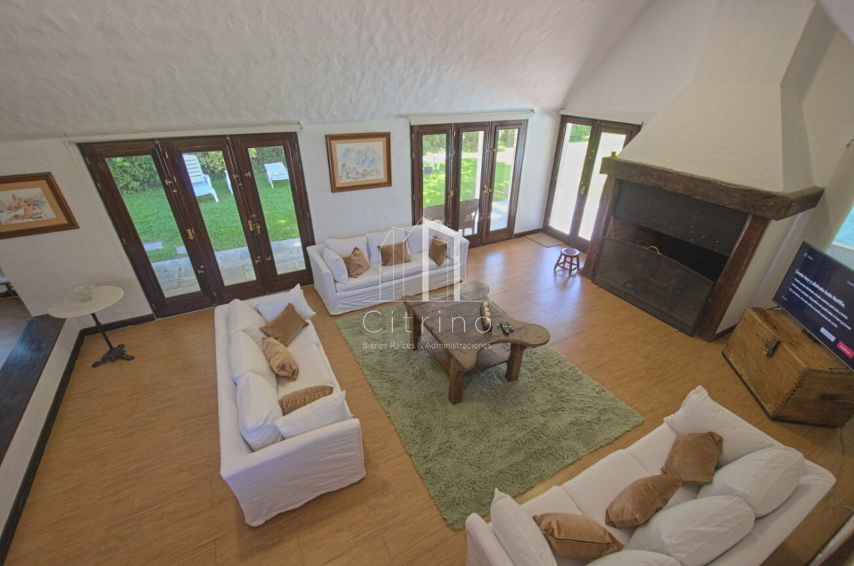 Casa ID.265 - Casa de 4 dormitorios con piscina climatizada en alquiler