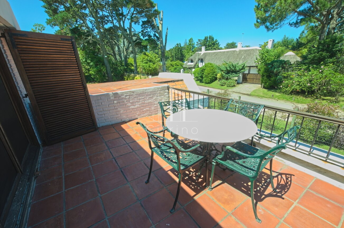 Casa ID.265 - Casa de 4 dormitorios con piscina climatizada en alquiler