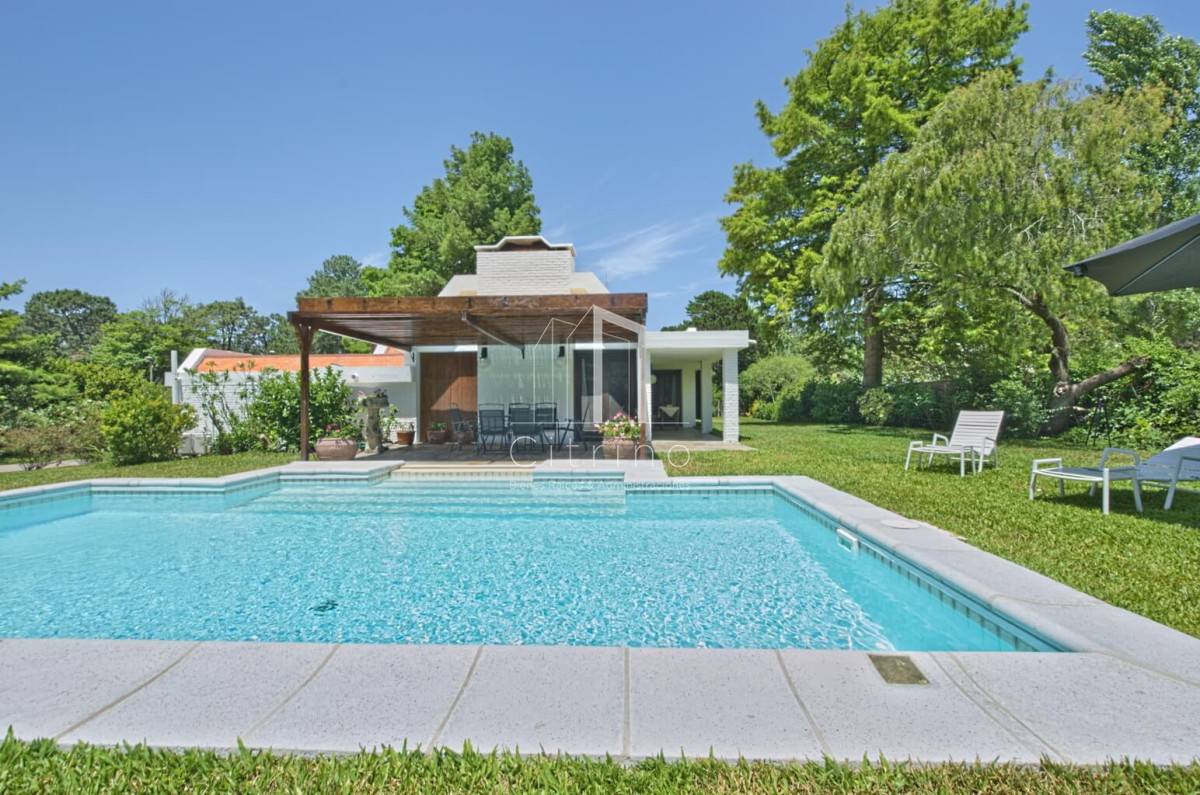Casa ID.265 - Casa de 4 dormitorios con piscina climatizada en alquiler