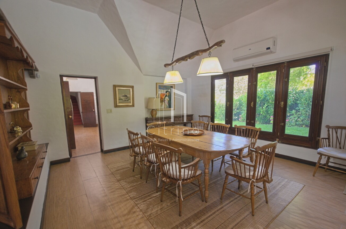 Casa ID.265 - Casa de 4 dormitorios con piscina climatizada en alquiler