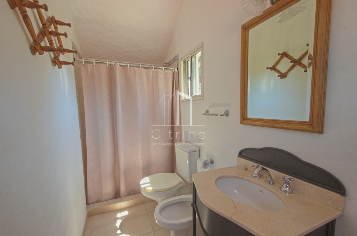 Casa ID.265 - Casa de 4 dormitorios con piscina climatizada en alquiler