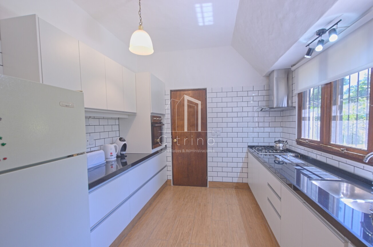 Casa ID.265 - Casa de 4 dormitorios con piscina climatizada en alquiler