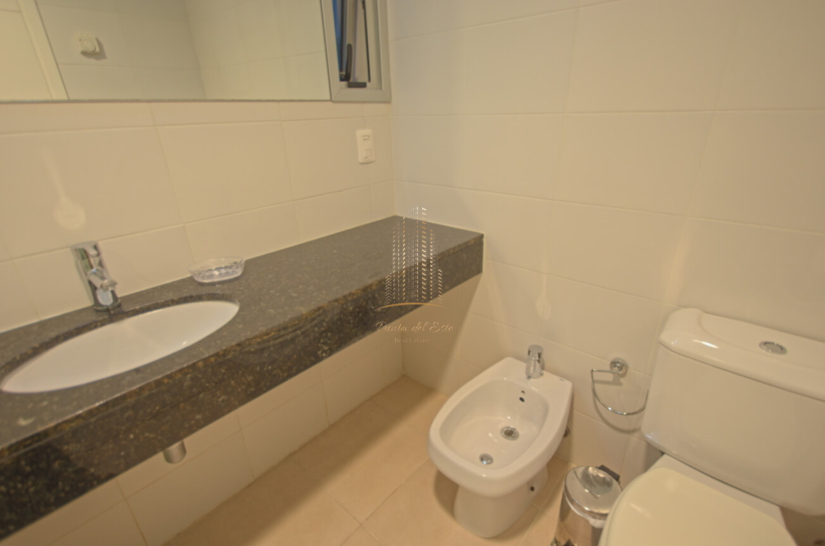 Apartamento ID.441 - Apartamento en venta y alquiler, Playa Mansa, Punta del Este