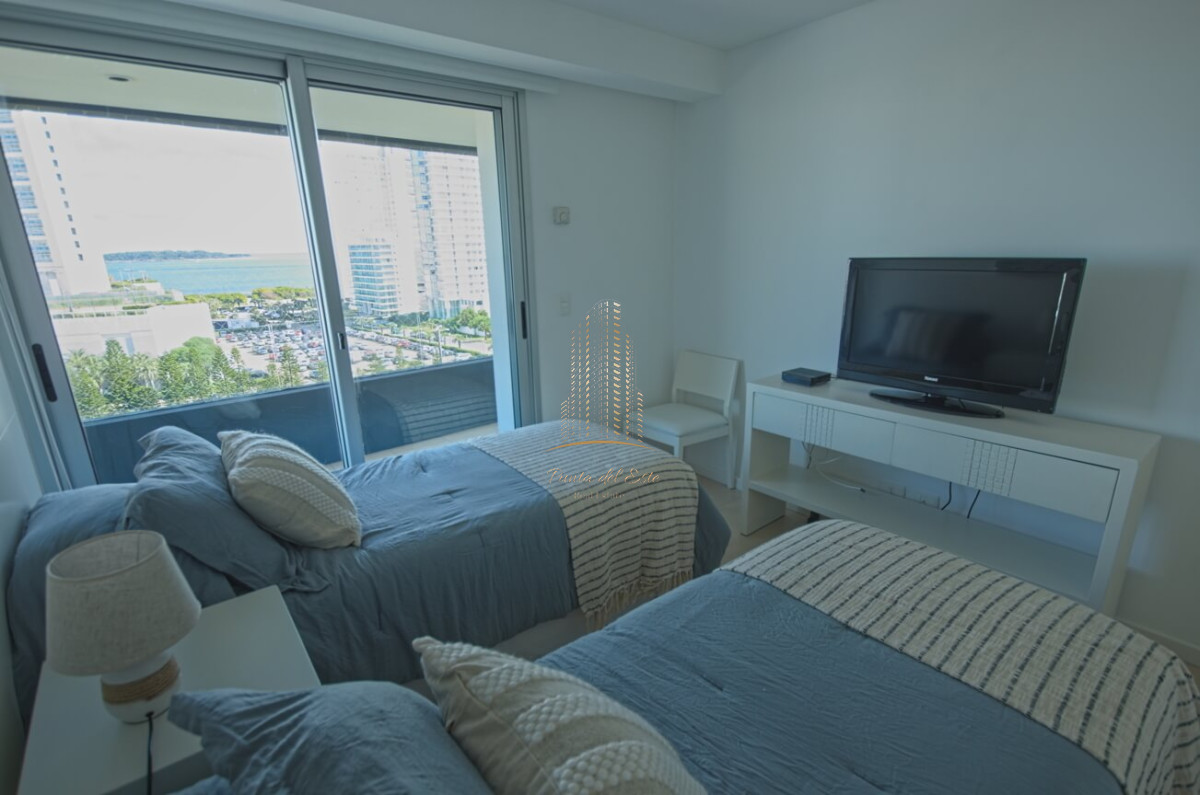Apartamento ID.439 - Apartamento de tres dormitorios en alquiler Playa Mansa, Punta del Este