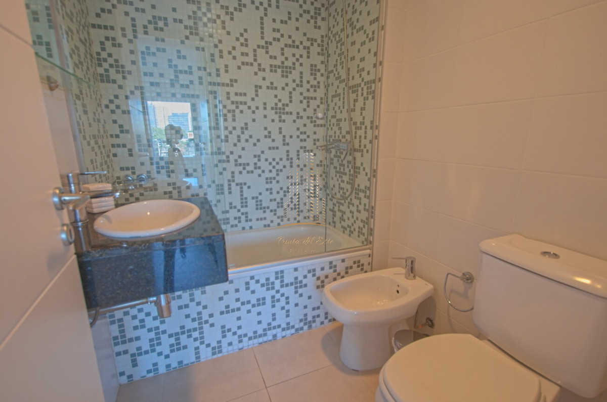 Apartamento ID.442 - Apartamento en venta 3 dormitorios en Playa Mansa, Punta del Este