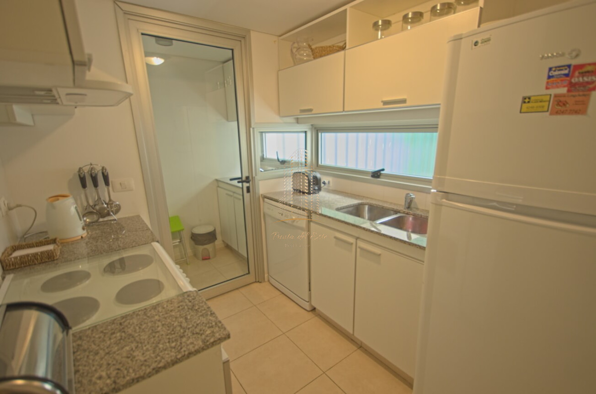 Apartamento ID.439 - Apartamento de tres dormitorios en alquiler Playa Mansa, Punta del Este