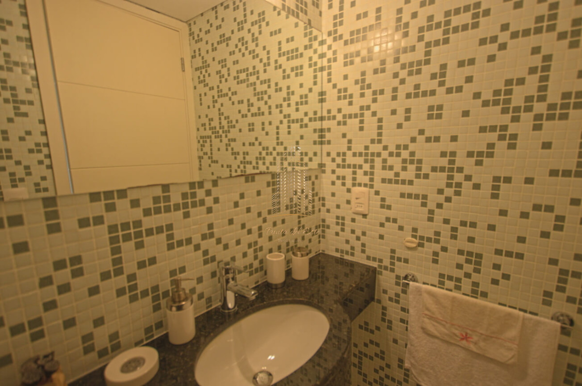 Apartamento ID.439 - Apartamento de tres dormitorios en alquiler Playa Mansa, Punta del Este