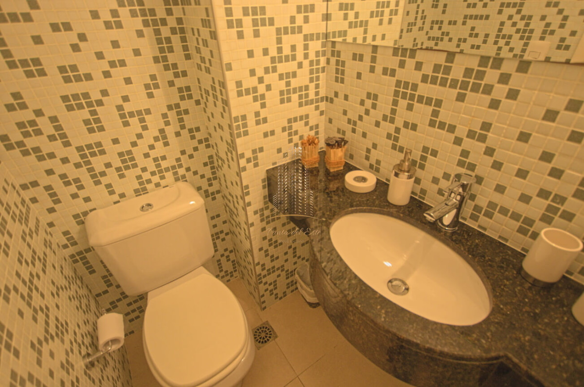Apartamento ID.439 - Apartamento de tres dormitorios en alquiler Playa Mansa, Punta del Este