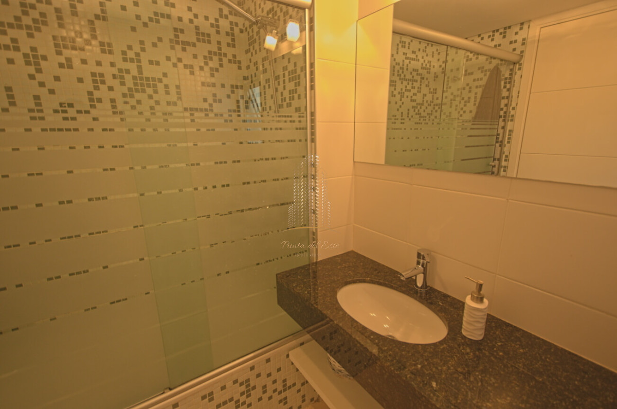 Apartamento ID.439 - Apartamento de tres dormitorios en alquiler Playa Mansa, Punta del Este