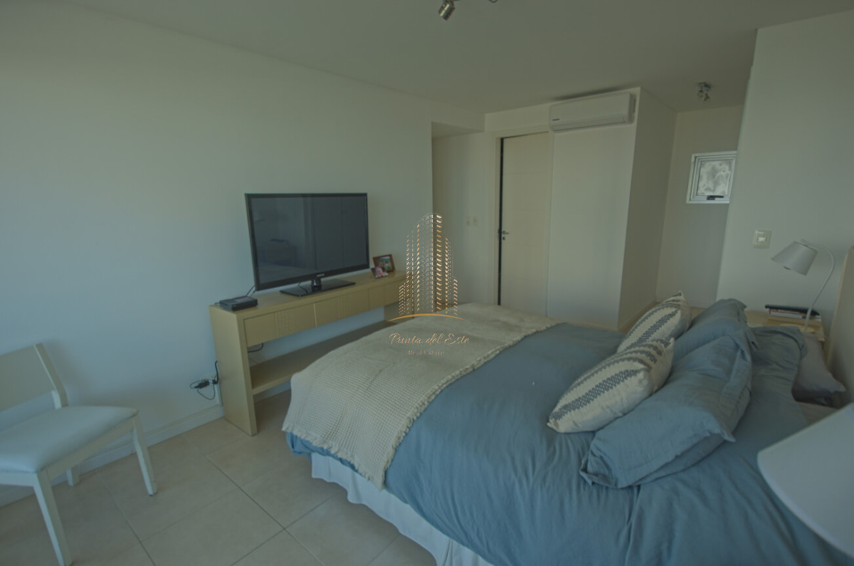Apartamento ID.439 - Apartamento de tres dormitorios en alquiler Playa Mansa, Punta del Este