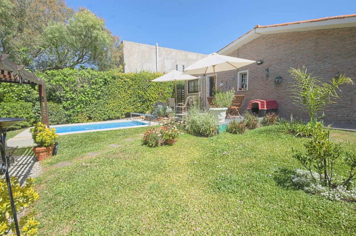 Casa ID.434 - Casa 2 dormitorios con piscina climatizada Mansa, Punta del Este